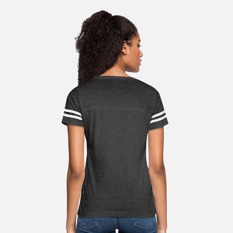 "Vintage-inspired 4th of July design: features