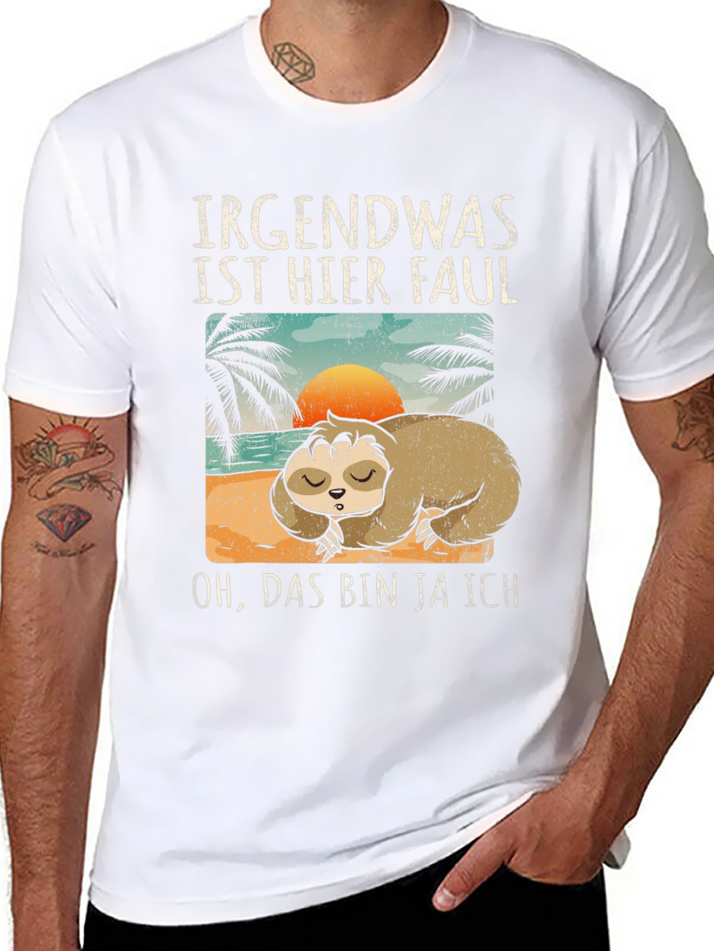 Funny Sloth Graphic Tee - Irgendwas Ist Hier Faul