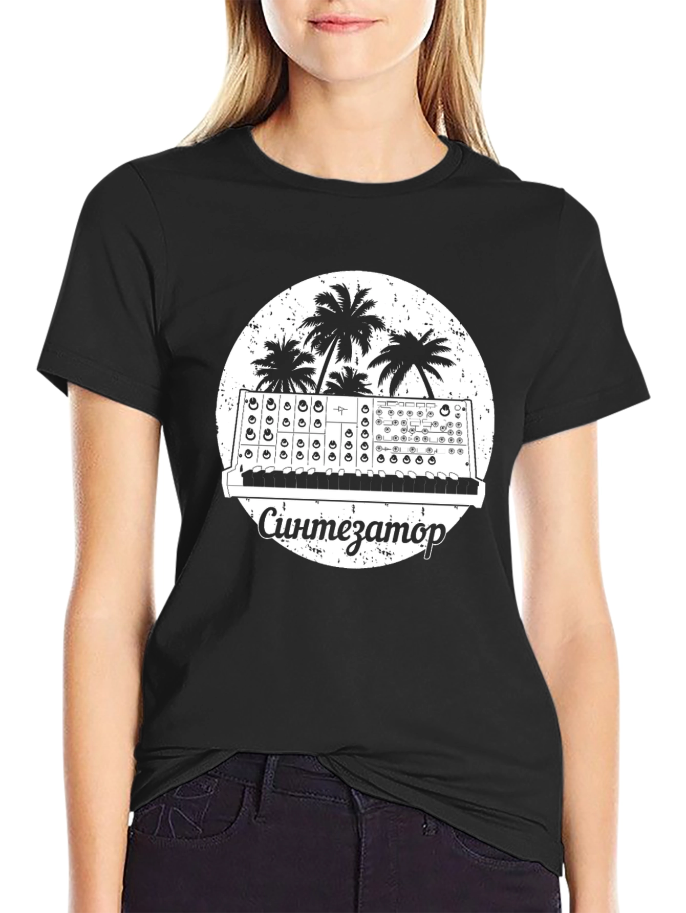 Synthwave T-Shirt: Retro Synth & Palm Trees