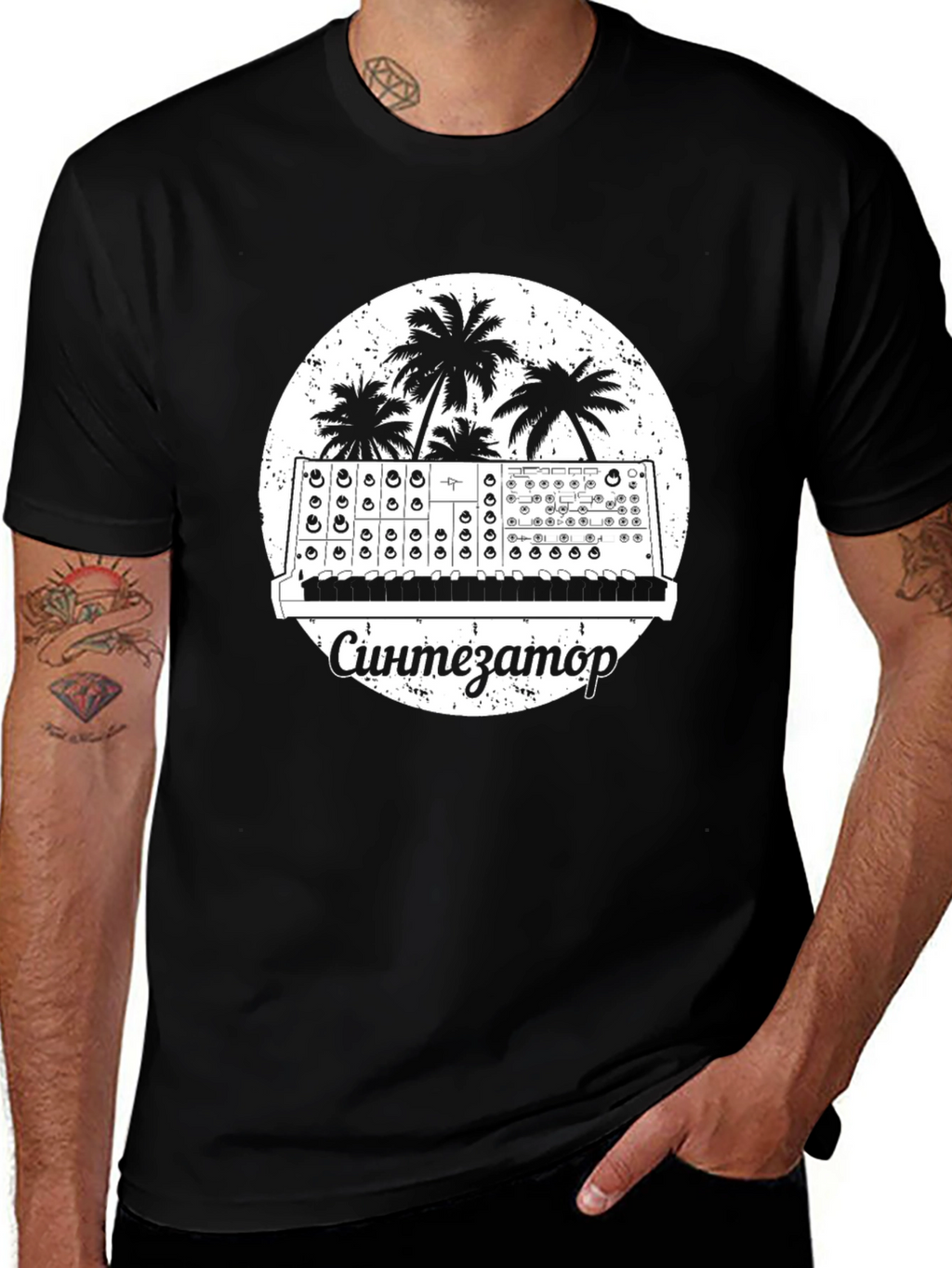 Synthwave T-Shirt: Retro Synth & Palm Trees