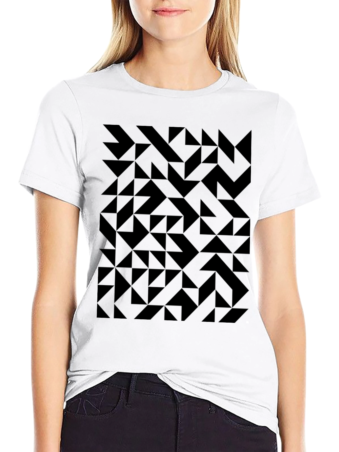 Geometric Black T-Shirt: Modern & Stylish